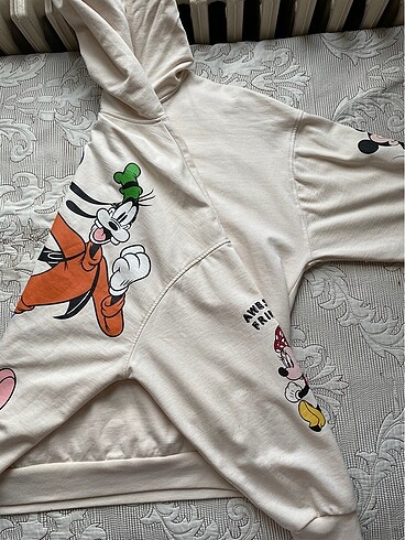 xl Beden ten rengi Renk Krem renkli lisanslı sweatshirt