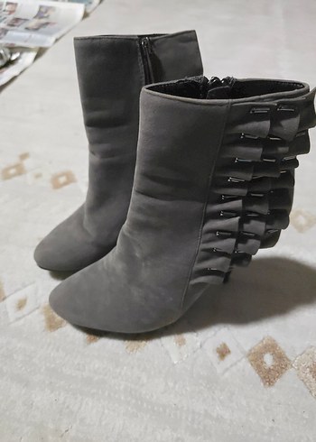 Gri Süet Stiletto Topuklu Kadın Bot
