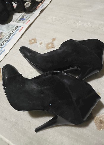 38 Beden Siyah Süet Stiletto Topuklu Yılan Desenli Bot