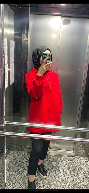 Sweatshirt