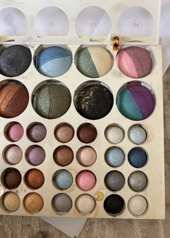 Çok Renkli Işıltılı Göz Farı Paleti - Görsel 2