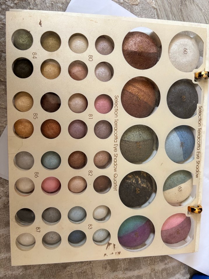 Çok Renkli Işıltılı Göz Farı Paleti - Görsel 3