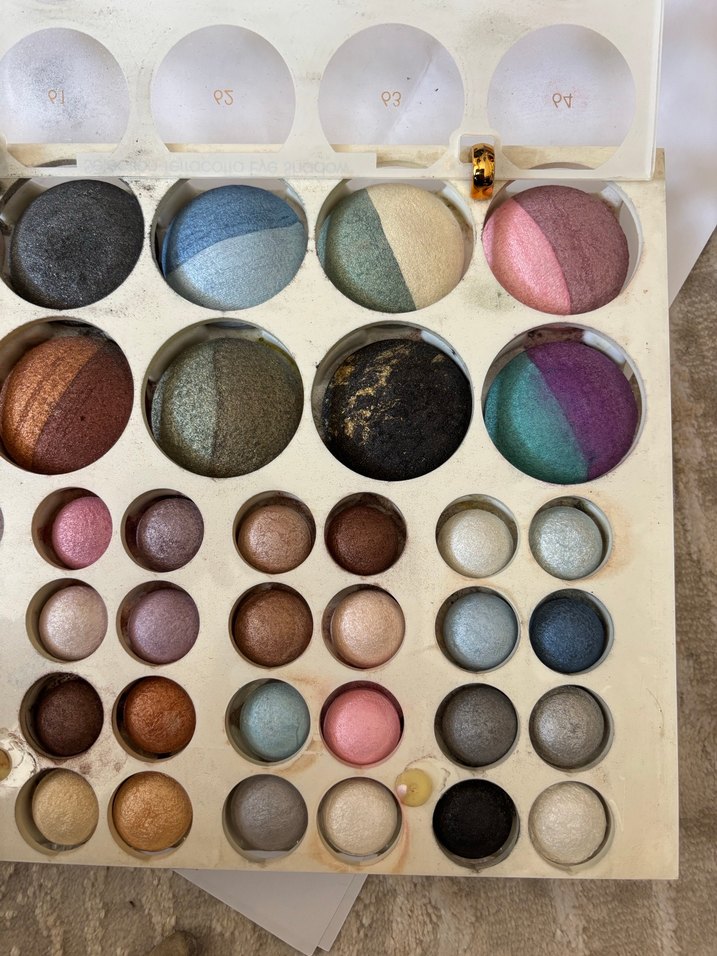 Çok Renkli Işıltılı Göz Farı Paleti - Görsel 2