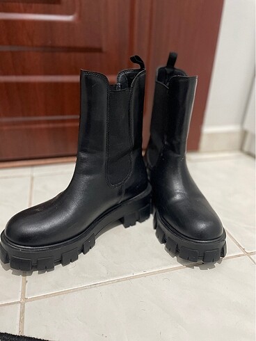 37 Beden Marjin siyah bot hiç kullanılmadı sayılır