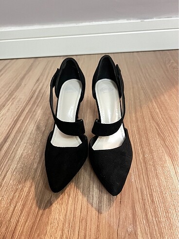 Siyah süet stiletto