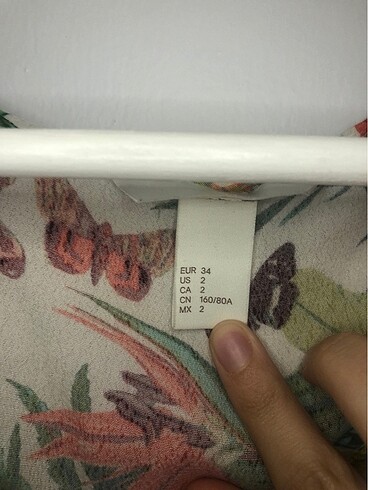 H&M markalı desenli bluz - Görsel 3