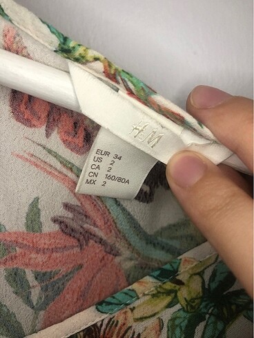 H&M markalı desenli bluz - Görsel 9