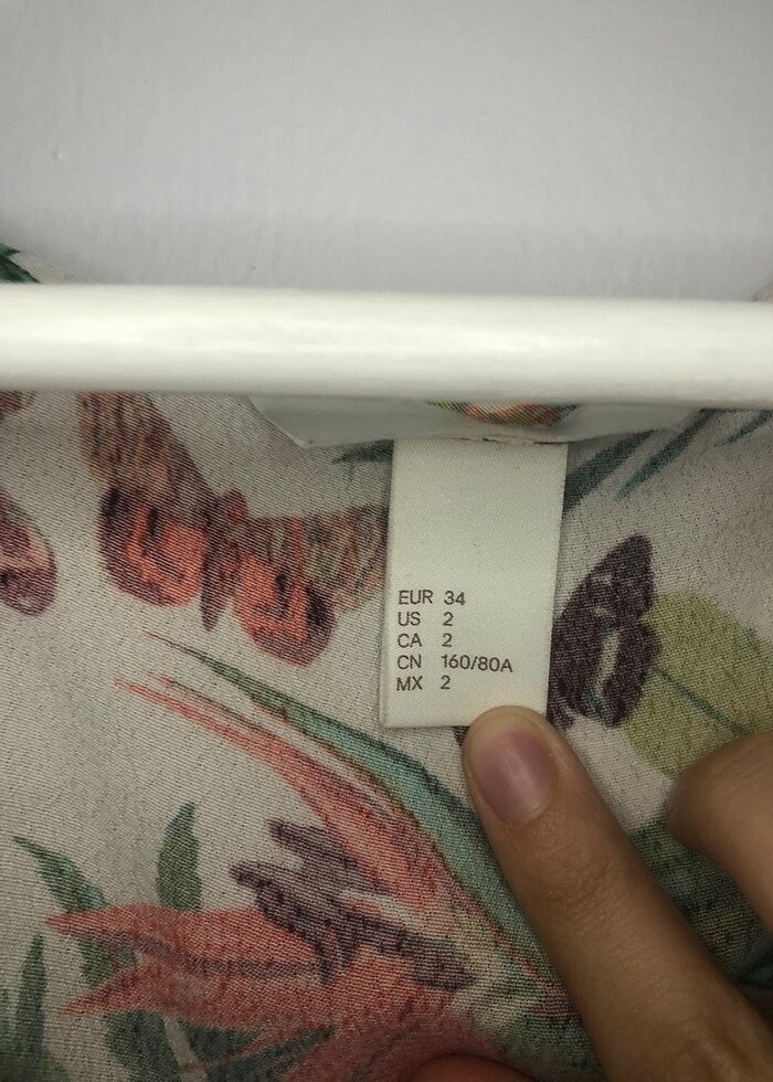 H&M markalı desenli bluz - Görsel 3