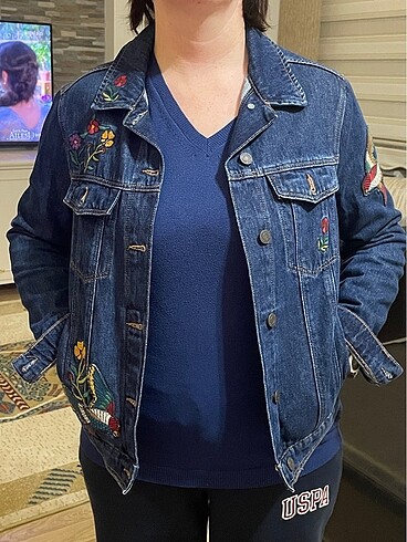Orijinal mavi jeans ceket işlemeli