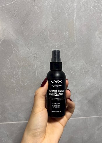 NYX Parlak Bitişli Sabitleyici Sprey
