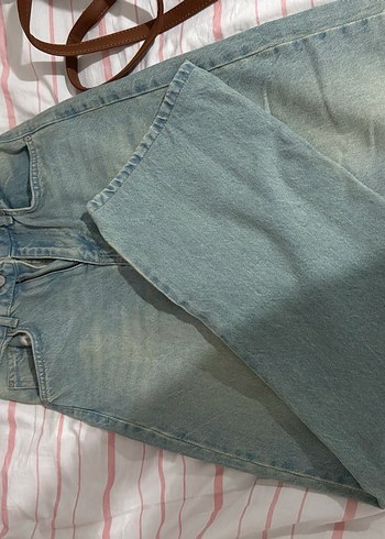 Mavi Düğmeli Rahat Kesim Kadın Jean - Görsel 2