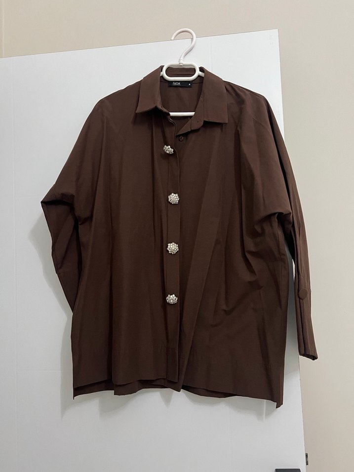 Düğmeli Kahverengi Keten Kadın Gömlek - Görsel 2