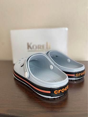 38 Beden gri Renk Crocs Numaraları mevcuttur