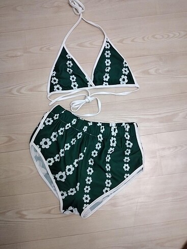 Diğer Şortlu bikiniler