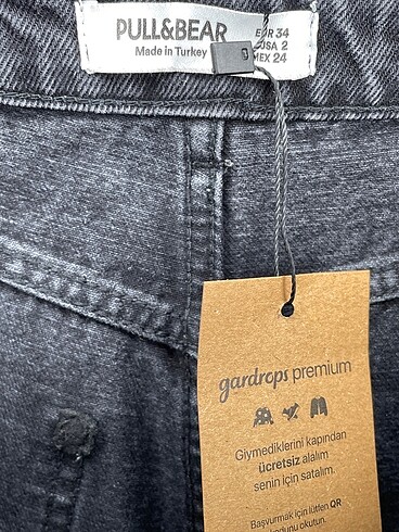 34 Beden siyah Renk Pull and Bear Mini Şort %70 İndirimli.