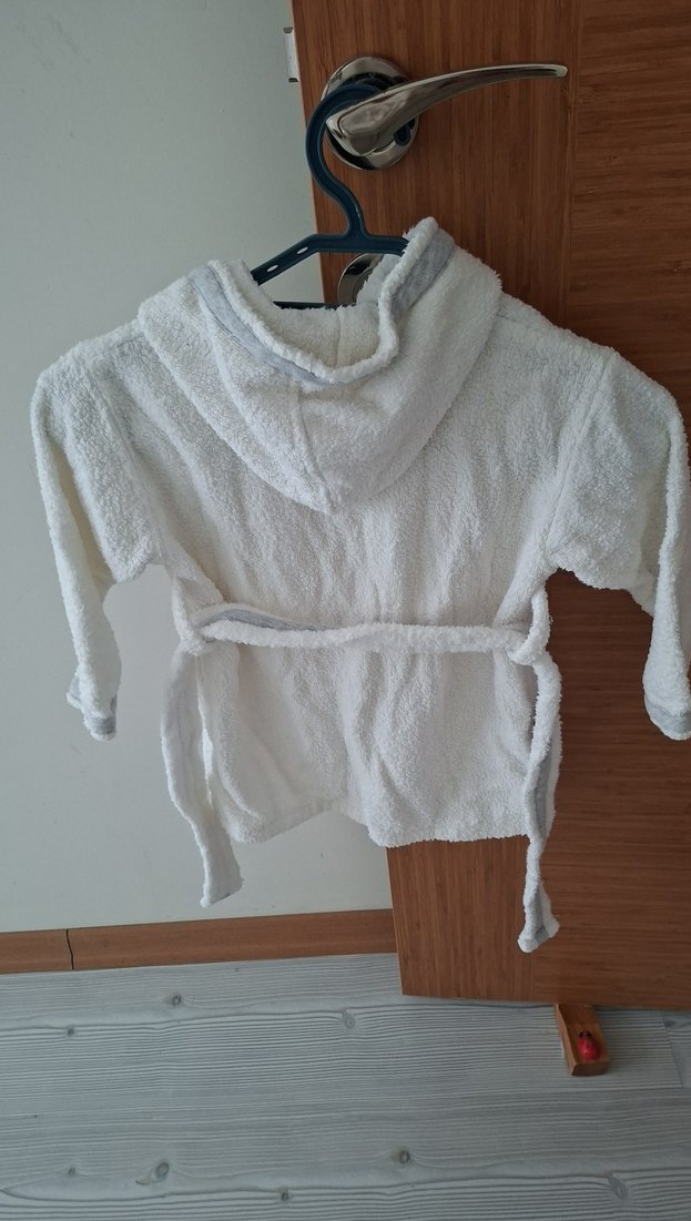 Kapüşonlu Erkek Çocuk Beyaz Zebra Desenli Bornoz - Görsel 2