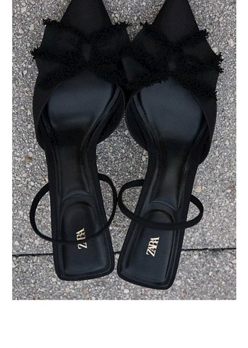 Zara ZARA Siyah Nakışlı Fırfırlı Stiletto TOPUKLU AYAKKABI