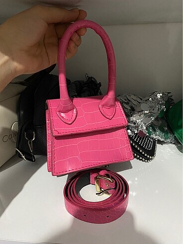 Pembe küçük çanta