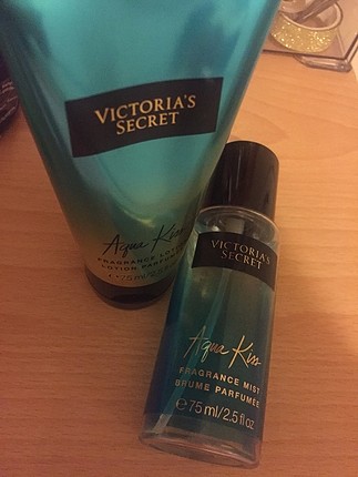 Victoria s Secret Victoria s Secret Set