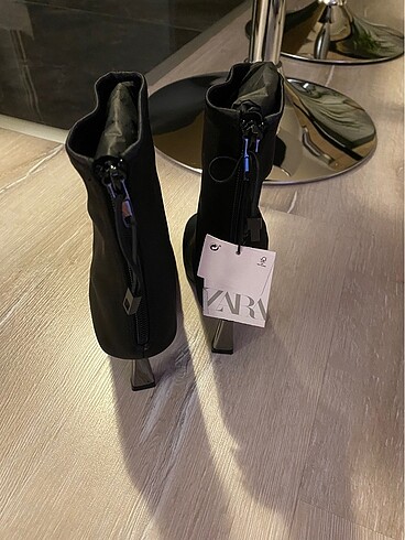 38 Beden Zara bot