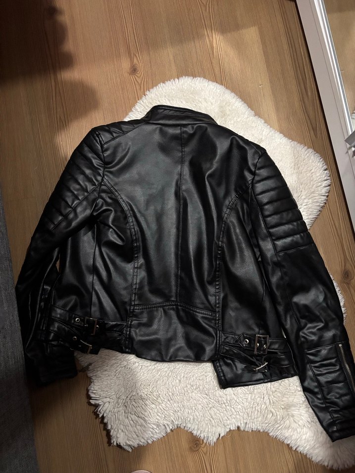 Kadın Siyah Deri Biker Ceket Kürklü - Görsel 3
