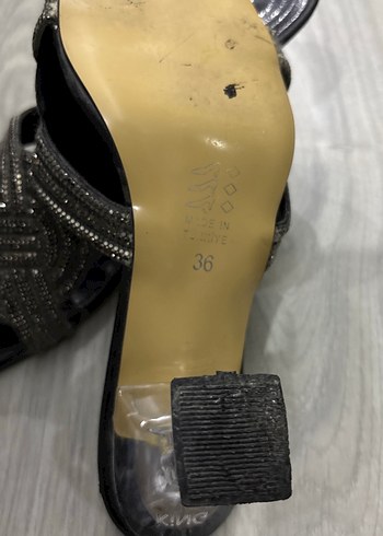 Siyah İşlemeli Tokalı Kadın Topuklu Terlik - Görsel 2