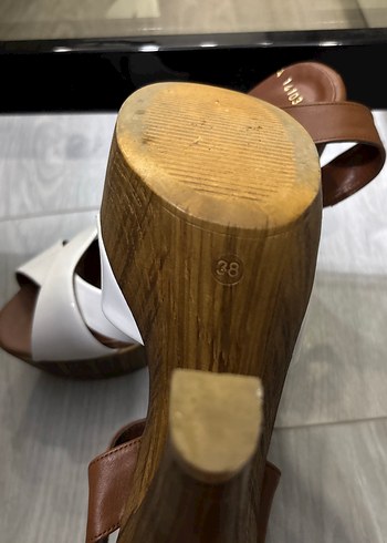 Beyaz Tokalı Platform Topuklu Kadın Sandalet - Görsel 2