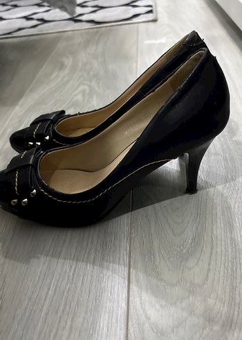 Kemer Detaylı Siyah Dolgu Topuklu Stiletto - Görsel 2