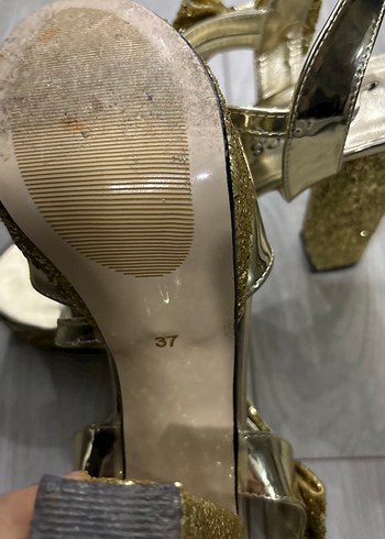 Altın Renkli Parlak Platform Topuklu Kadın Ayakkabı - Görsel 2