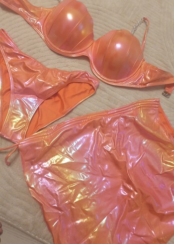 Diğer turuncu Parlak Bikini Takımı
