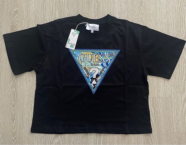 Guess Tshirt
