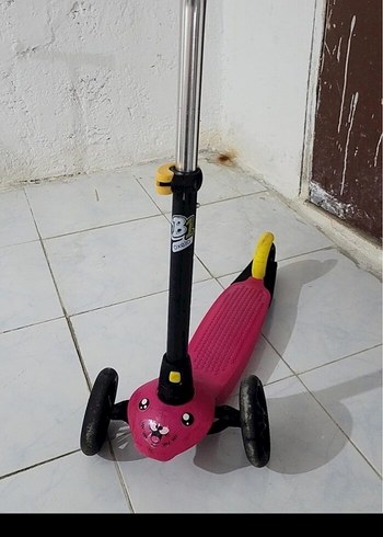 Pembe Renkli Çocuk Scooter'ı - Görsel 3