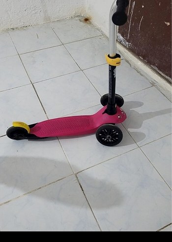 Pembe Renkli Çocuk Scooter'ı - Görsel 2