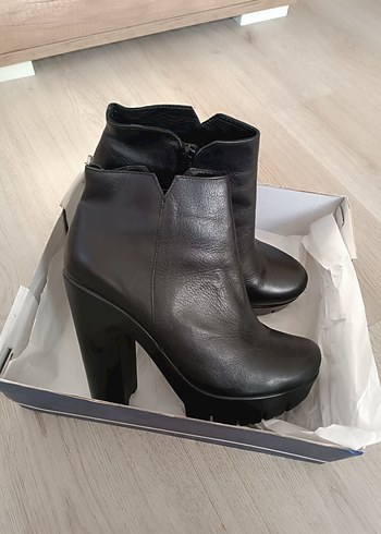 Kadın Siyah Deri Platform Topuklu Goth Bot - Görsel 3