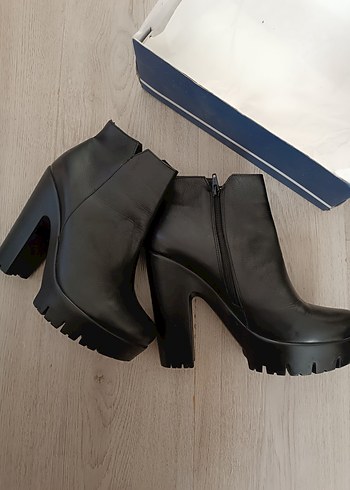 Kadın Siyah Deri Platform Topuklu Goth Bot - Görsel 2