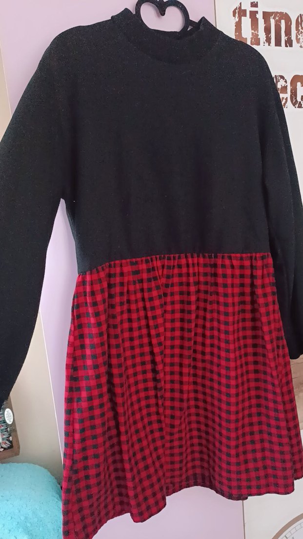 Uzun Kollu Siyah ve Kırmızı Elbise - Görsel 2