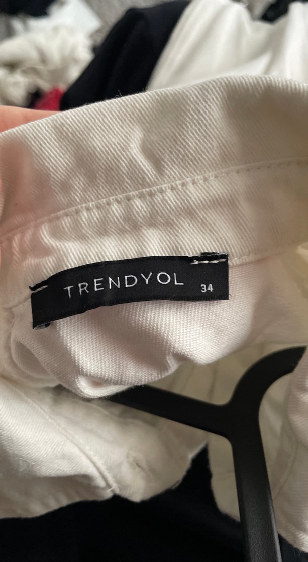 Kadın Beyaz Kısa Kemerli Tulum - Görsel 3