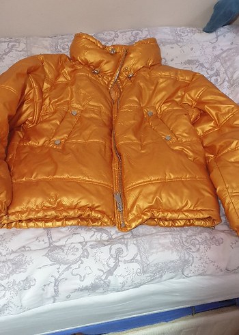 Düğmeli Altın Parlak Kadın Kışlık Mont