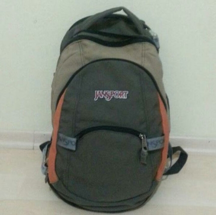 JanSport askeri yeşil sırt çantası 