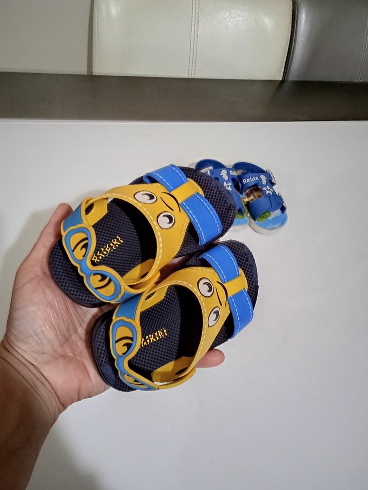 Çocuklar için renkli sandaletler - Görsel 3