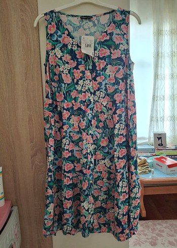 Çiçek Desenli Bisiklet Yaka Midi Elbise