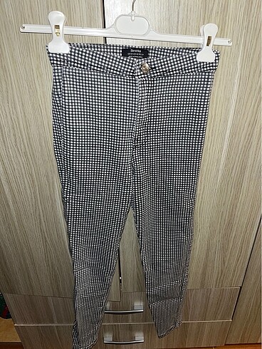 Kareli Bershka Jean