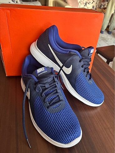 Nike NIKE REVULATION 4 43 numara (orijinal faturalı)
