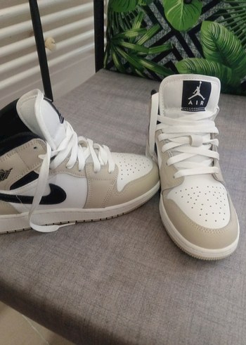 37,5 Beden Nike Bej ve Beyaz unisex Spor Ayakkabı