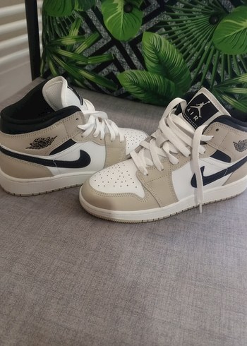 Nike Bej ve Beyaz unisex Spor Ayakkabı