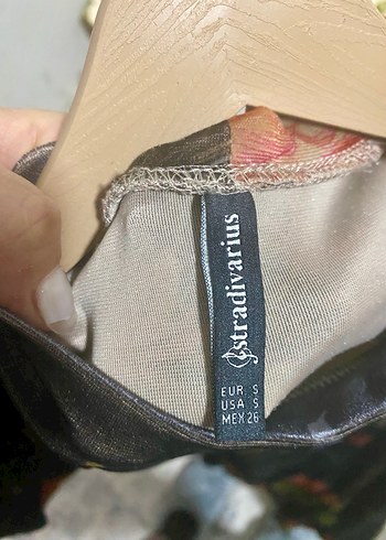 Stradivarius Çiçek Desenli kadife elbise - Görsel 4