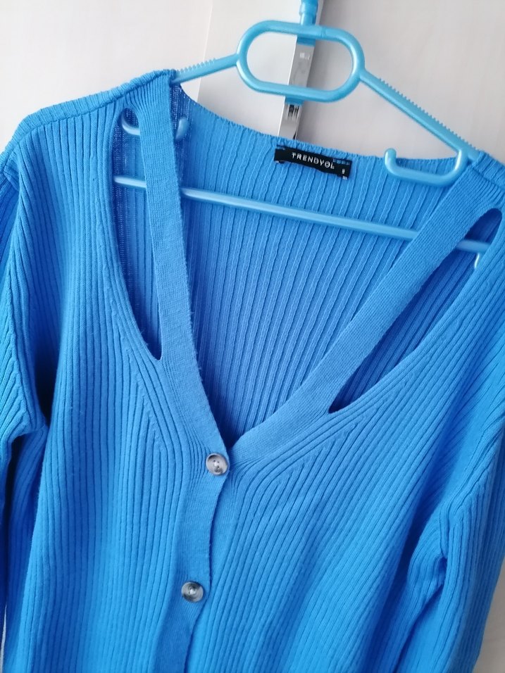 Düğmeli Mavi V Yakalı Kadın Hırka - Görsel 4