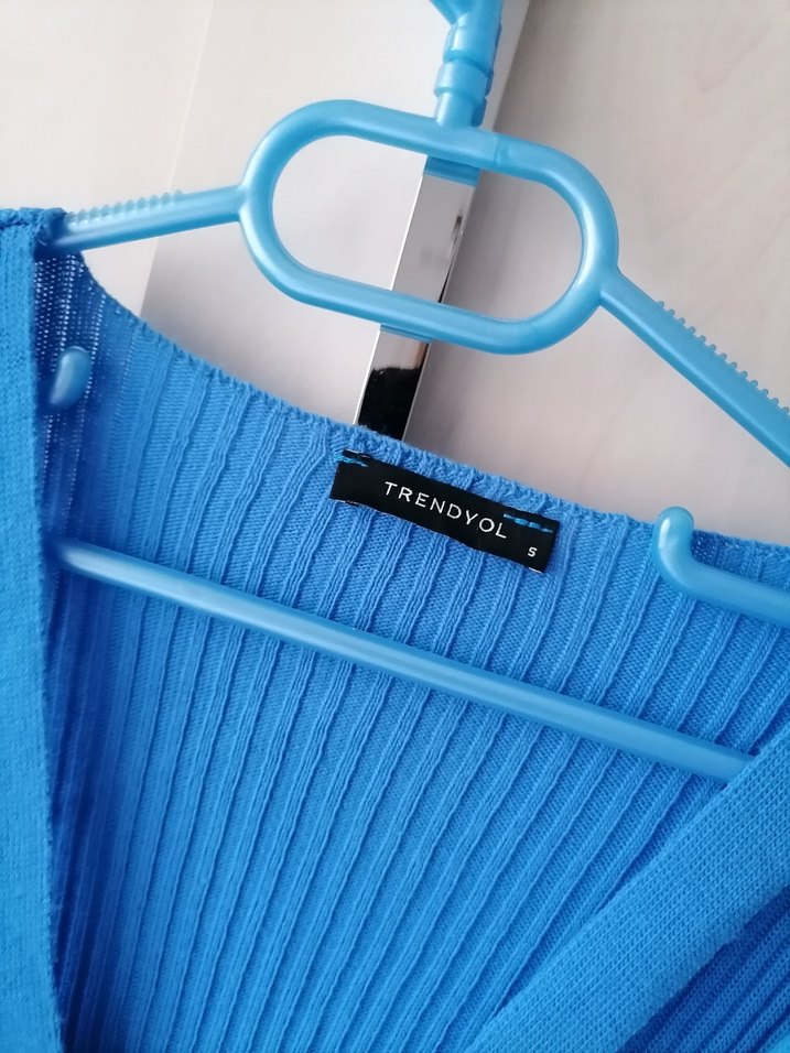 Düğmeli Mavi V Yakalı Kadın Hırka - Görsel 2