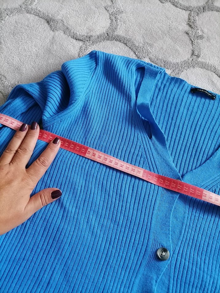 Düğmeli Mavi V Yakalı Kadın Hırka - Görsel 5