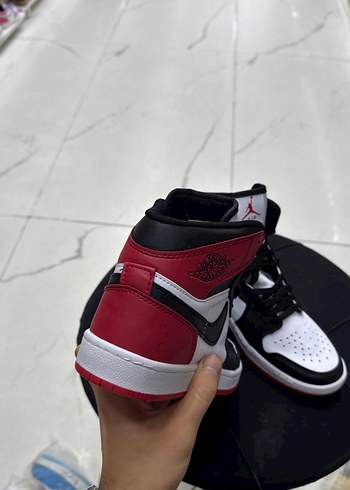 Nike Air Jordan 1 Siyah Kırmızı Beyaz Spor Ayakkabı - Görsel 2
